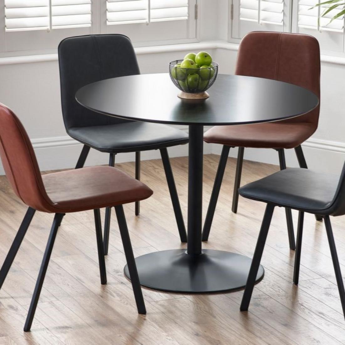 Nero Round table with 4 chairs