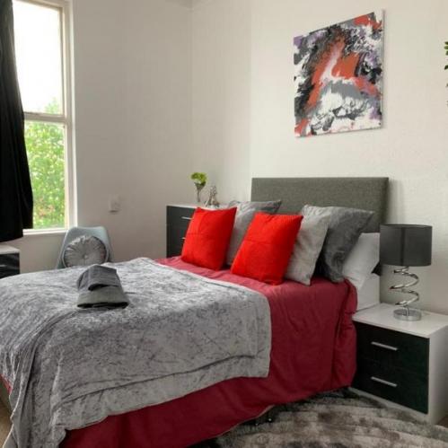 Grey Divan bed with Plain headboard