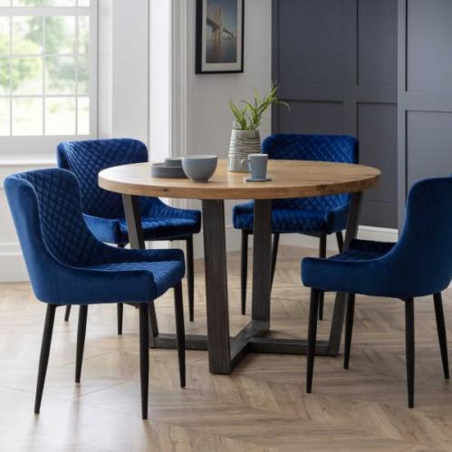 Brooklyn Round-Table & Blue Luxe Chairs